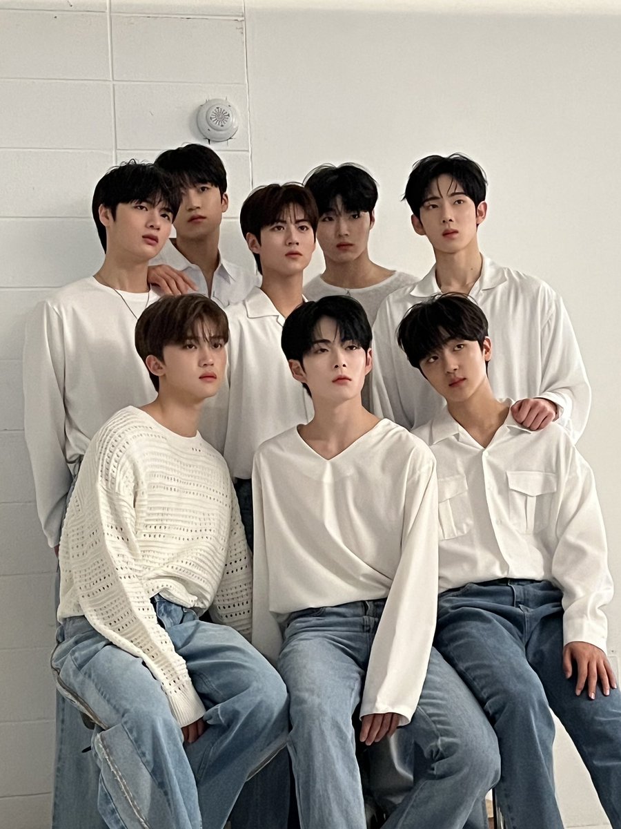 1주년 축하해♥︎