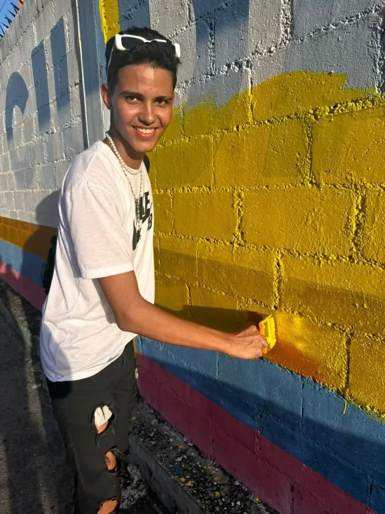 Jóvenes revolucionarios pintan murales en Aragua bajo el lema «La esperanza está en la Calle»

Más aquí 👉🏻 psuvaragua.com/jovenes-revolu…

#VenezuelaYSuGenteBella