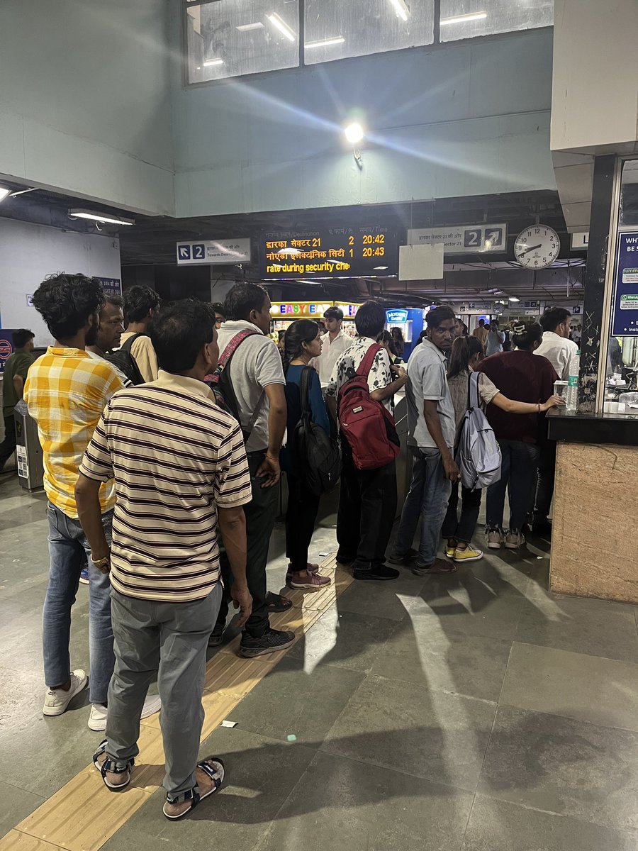 99Bipin's tweet photo. @OfficialDMRC  This is the picture of customer care at subhash nagar metro station. And this is not for the first time, many times token window is closed and customercare counter is rushed up.  My number 9999519893 https://t.co/nVJRoNw7Mq