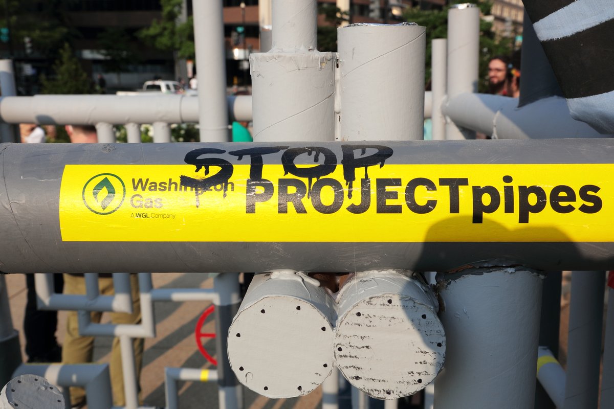 xr_dc_'s tweet photo. 🚨HUGE NEWS🚨
@DC_PSC dismissed @WashingtonGas’ application to continue the next phase of their disastrous methane gas pipeline replacement project dubbed Project Pipes.

A thread on this major milestone:

#StopProjectPipes #EndMethane #ElectrifyDC

📸 Will Dickson https://t.co/6hhc92HpTn