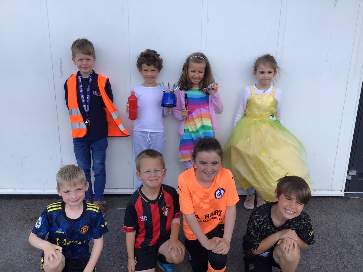 You looked fantastic today dressed up for our Aspirations day. So many budding teachers, singers, musicians, artists, surveyors and footballers. A great way to end our STEAM Week #STEAM