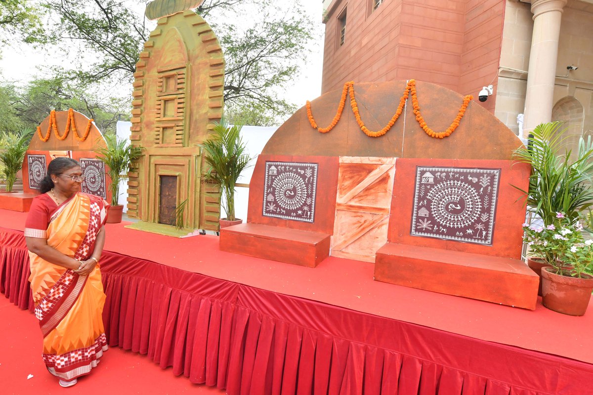 rashtrapatibhvn's tweet image. President Droupadi Murmu attended the celebrations of Raja Parb, an agricultural festival of Odisha in Rashtrapati Bhavan. She also witnessed cultural programme in which Raja Geet and Mayurbhanj Chhau, Sambalpuri and Karma dance performances were presented.
