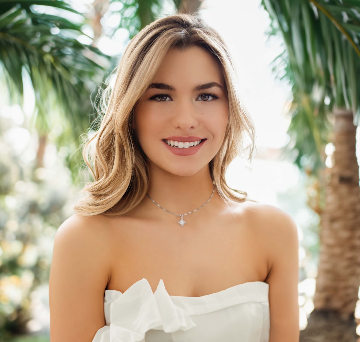 SuperJeweler's tweet image. This 14 karat white gold princess diamond necklace will have you feeling and looking like royalty👸🏼✨ SHOP NOW bit.ly/3VE0DlX🤍💫

 #princessdiamond #diamondnecklace #superjeweler #luxuryjewelery #affordableluxury #ElegantJewels