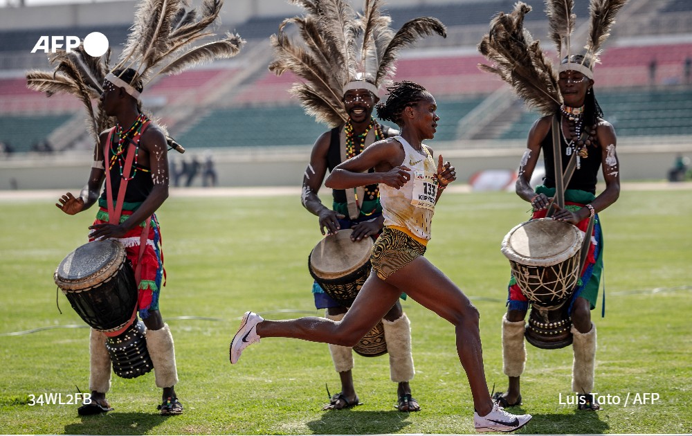 Our own middle-distance champion Faith Kipyegon 🏃🏿‍♀️

📸 <a href="/luistatophoto/">Luis Tato</a>/ <a href="/AFPphoto/">AFP Photo</a>