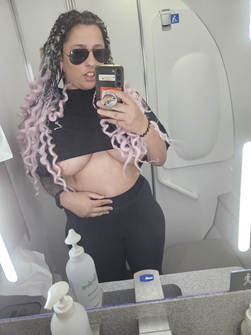 &Ccedil;a plane pour moi 🇪🇪 https://t.co/bMhzm9Op1i<a href="/tag/stripchat"class="tags"><span>#stripchat</span></a><a href="/tag/stripchatlive"class="tags"><span>#stripchatlive</span></a>