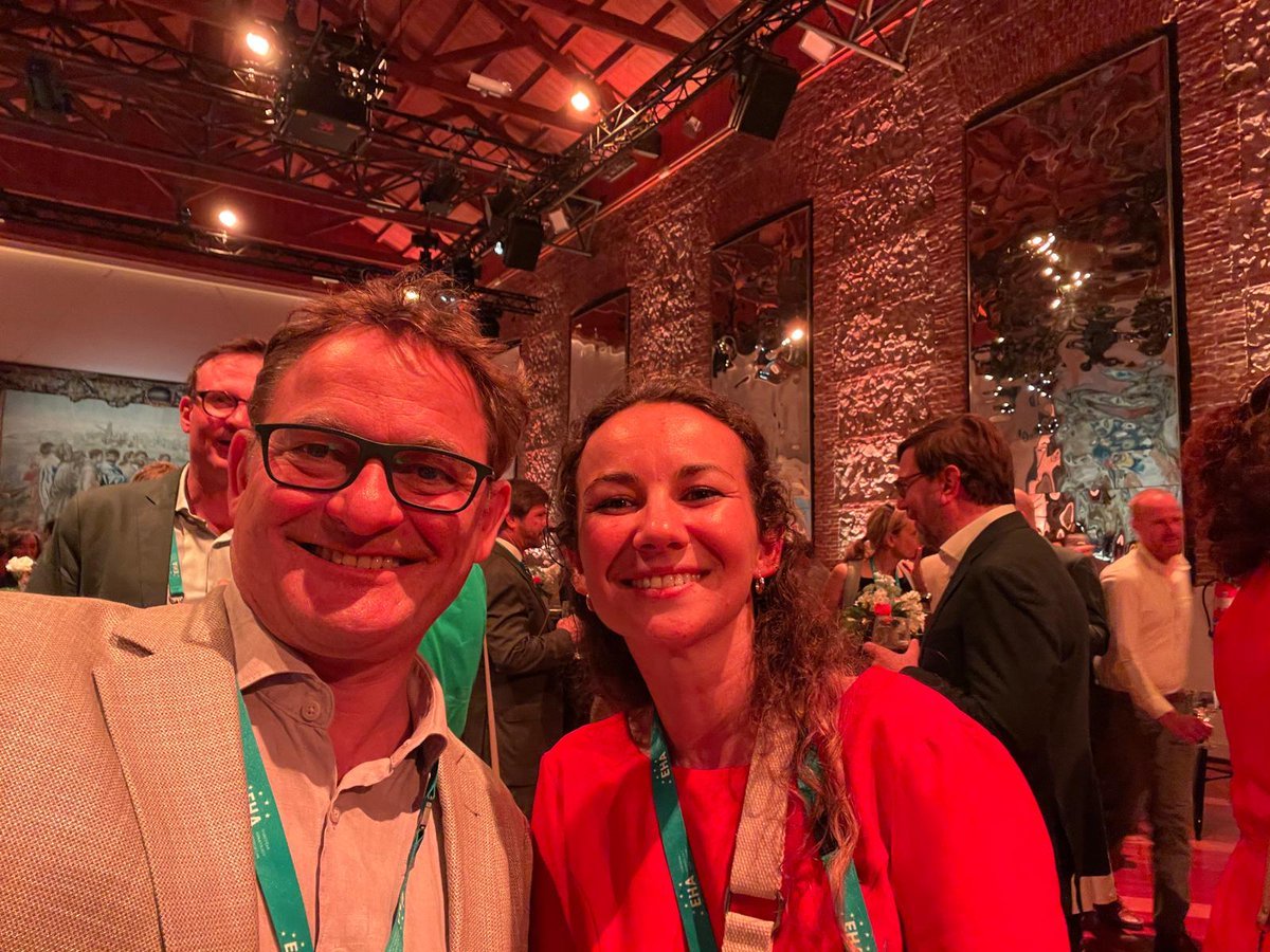Emeline_Boet's tweet photo. With the super star of cancer stem cells Andreas Trumpp! @DKFZ https://t.co/XG80NzzPHC