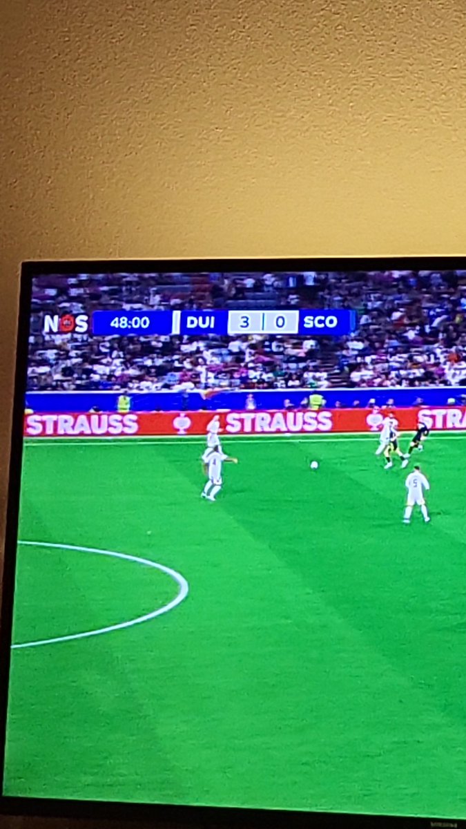 jonkerspascal's tweet photo. @NOSsport waarom zien we de rode kaart niet bovenin beeld. Heel vervelend! #euro2024 https://t.co/Elq1Qgi39v
