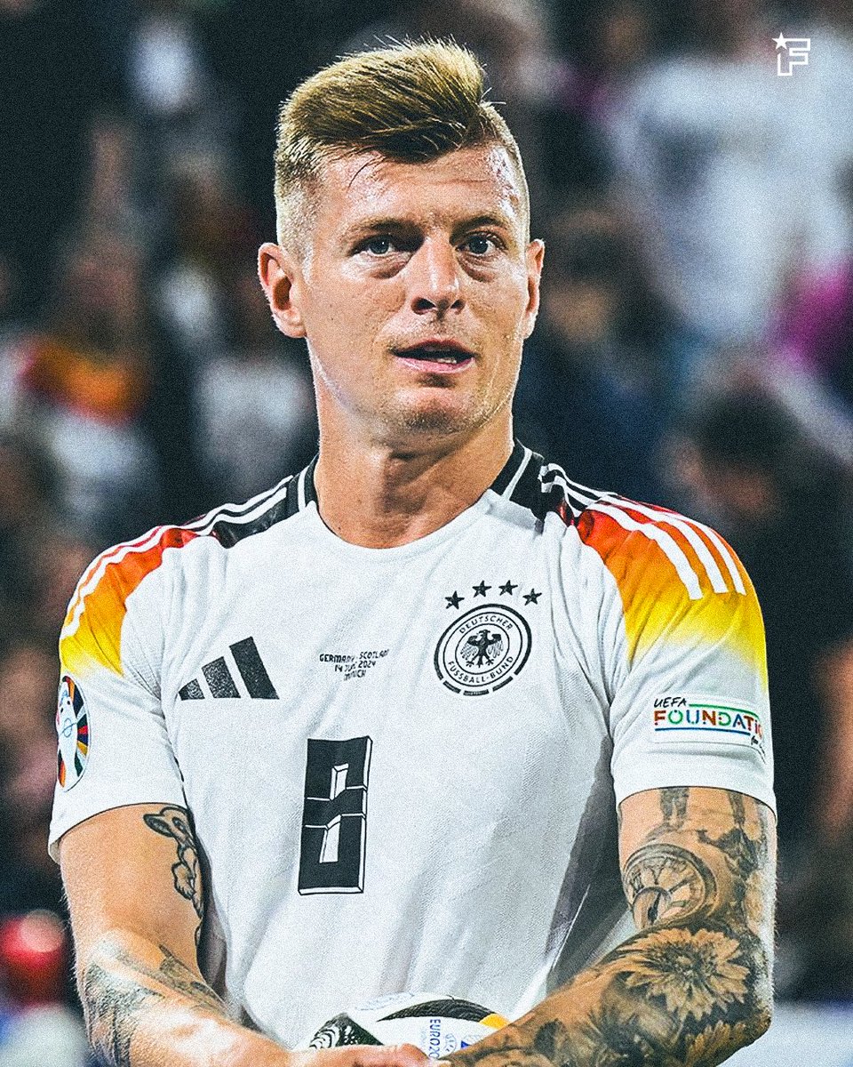 En 1ère mi-temps : 

55 passes tentées 🦶
55 passes réussies  ☑️

La classe de Toni Kroos. 👔