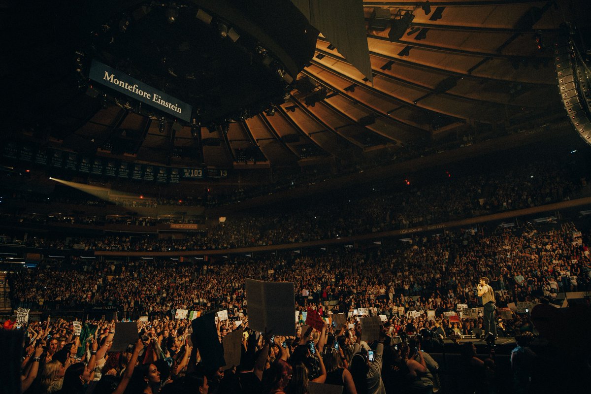 NiallOfficial's tweet photo. Night Forty-Two New York https://t.co/F519O5PYKc