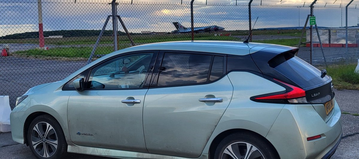 It's not very often you get chance to get a photo up close with the vulcan let alone getting a photo of the vulcan with a nissan leaf in front