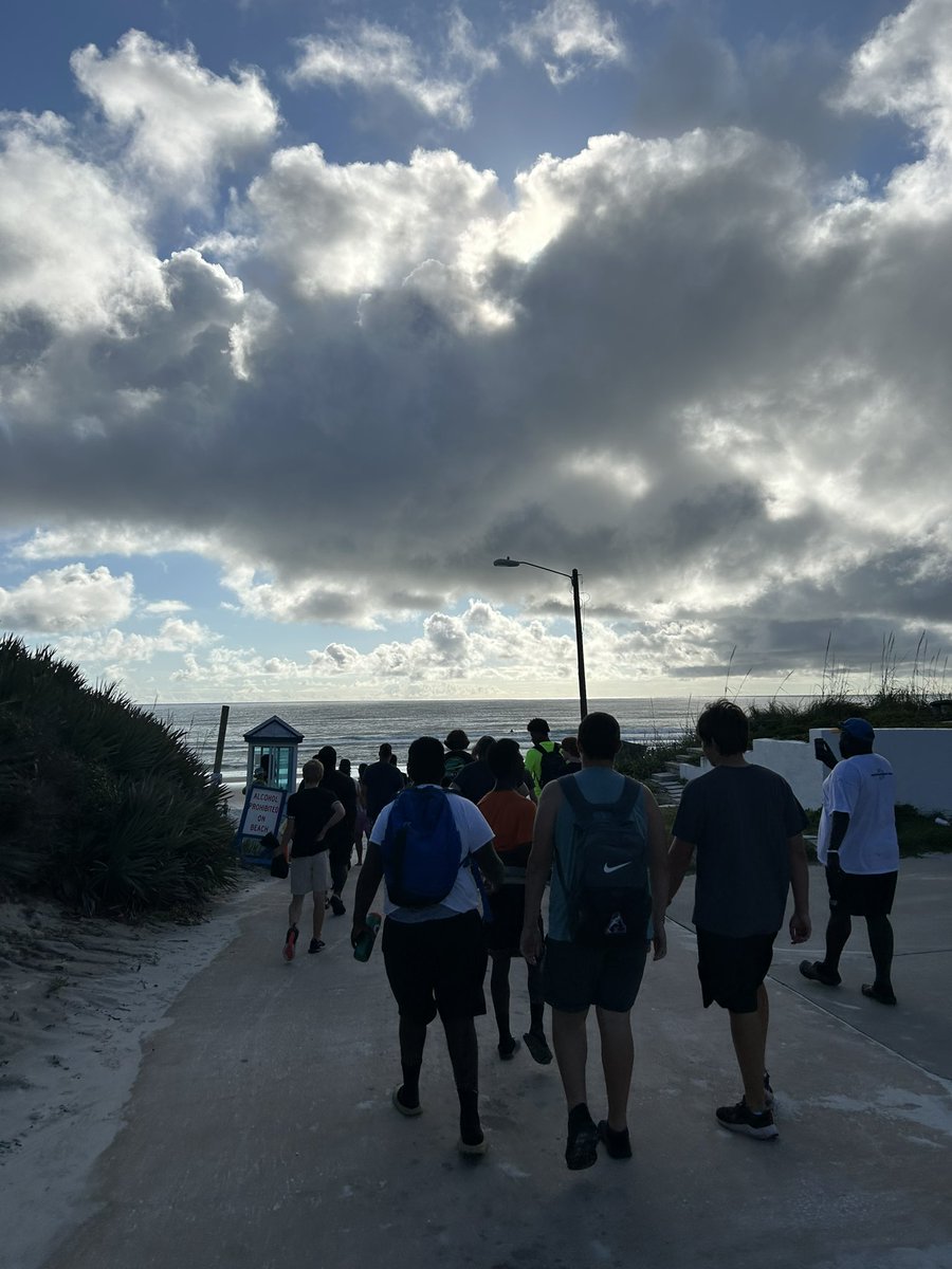 Atlantic_Sharks's tweet photo. 8:00am Miracle Mile of Gratitude, 1% better in every facets. Most importantly team bonding and camaraderie on a Friday morning! #schoolofopportunity #reedcanalfootball #ahssharks #jaws #megladon #mako #greatwhite https://t.co/oKsYKM3B2x