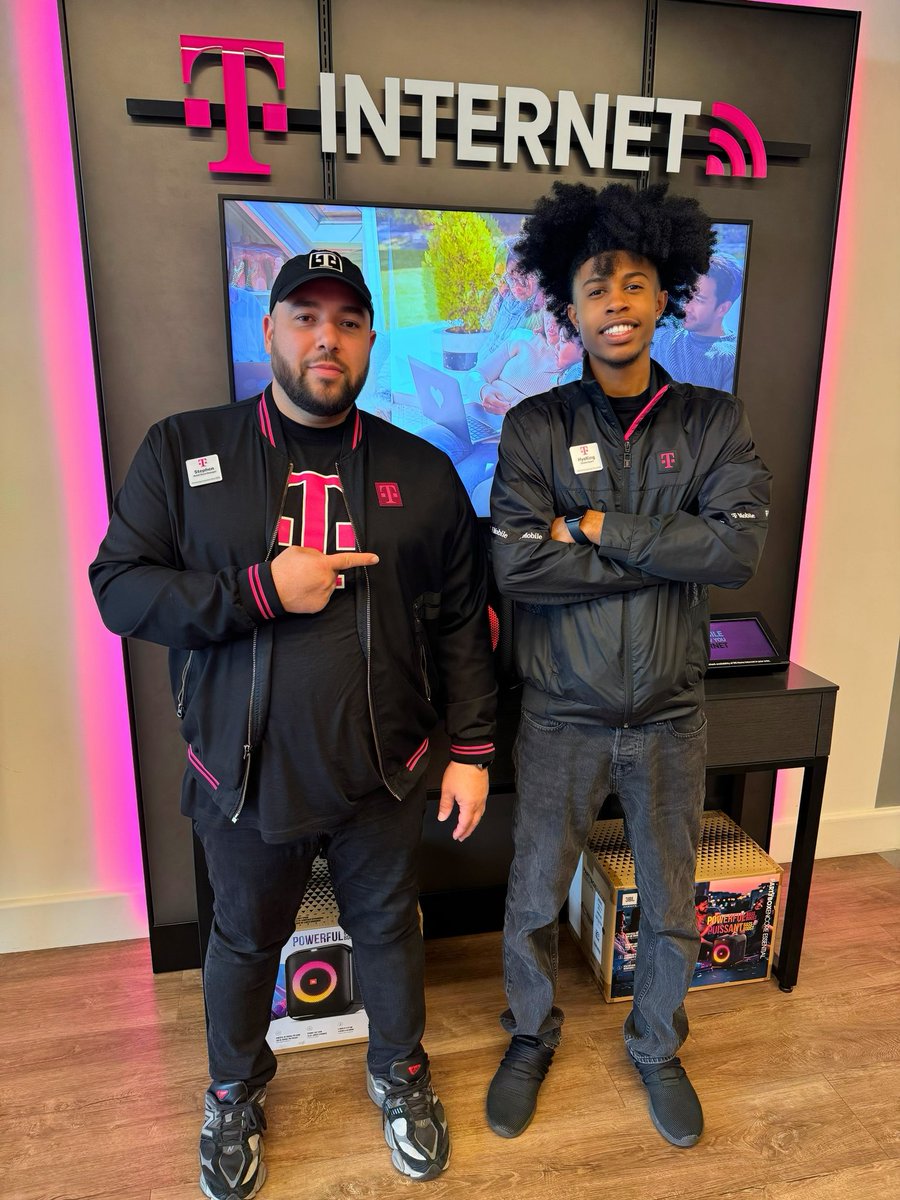 funchworld's tweet image. Shout out to my ME King, who always exemplifies all of the B.E.S.T. experiences. Im gonna highlight Seriously Serving. Not only is King consistently a top performer, but a leader within the team, and always willing to help others! @tglover187 @Tarek_Hammad #BESTExperience