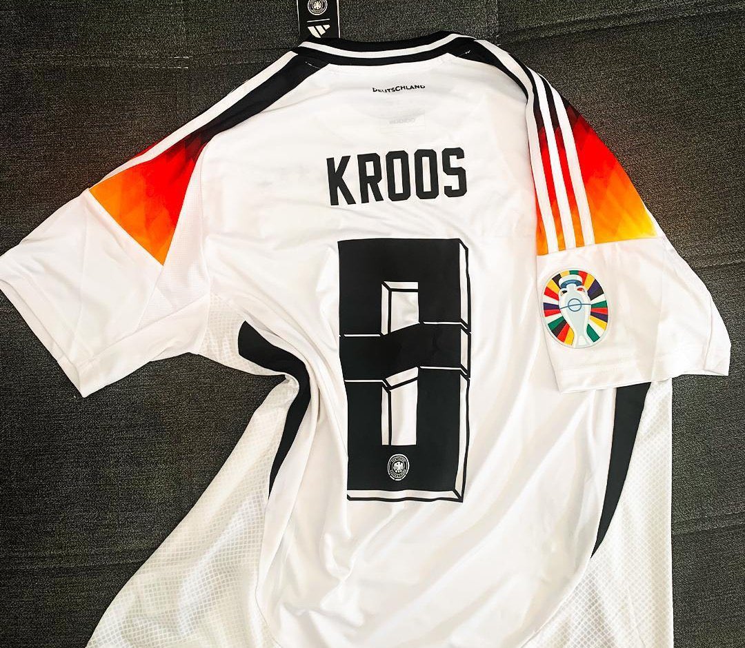 🚨SORTEO EXPRESS de la camiseta de este amo de la redonda con su selección, para coleccionar.

Solo tienes que seguir a la tienda <a href="/Ctinfo_17/">Ctinfo_17</a> y a mi y dar RT y like a esto.

Envio internacional.