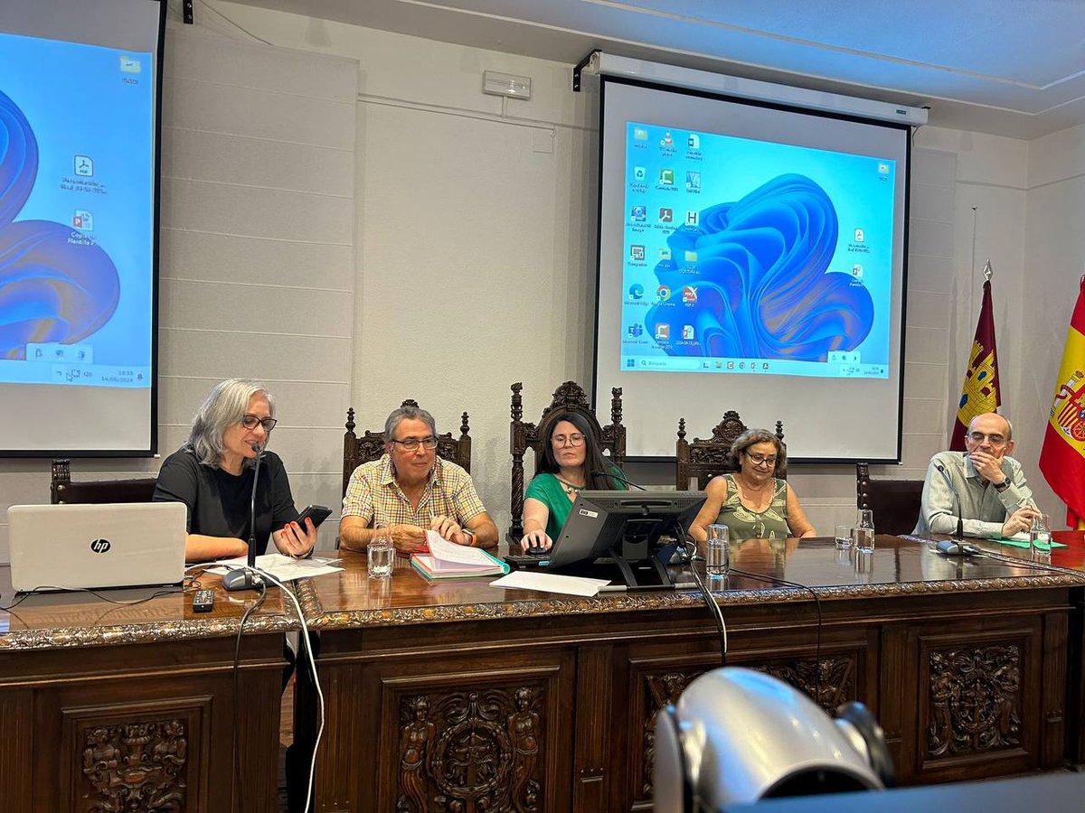 Jubilares's tweet photo. En la @UNED de #Valdepeñas hemos compartido la experiencia de Jubilares en comunidades de #cohousing o #viviendascolaborativas para toda la vida 

Más de 200 personas inscritas 😀

Gracias a la Asociación Iniciativas para la Autogestión de la Convivencia por invitarnos https://t.co/cwEwe7AAiI