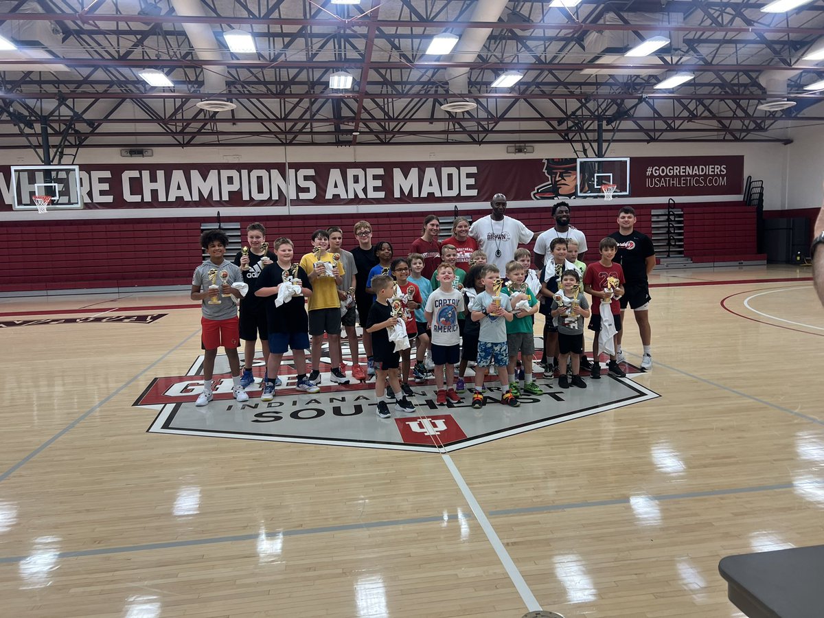 Cbr0wn_2302's tweet photo. Just finished up our second championship Friday for the summer. Got to work very close with this group. It was a fun week. Session 3 starts on Monday! https://t.co/8ueWf1ECQE @SchulerBrady @wcbrown41 https://t.co/i5CYCEd5K8