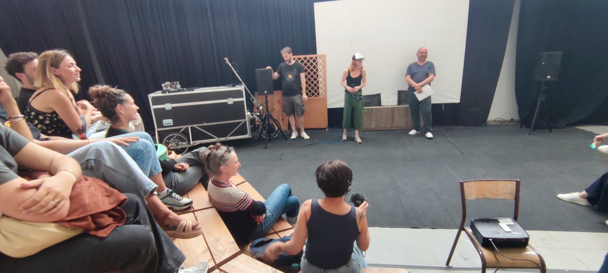 1ère journée du hackathon des écoles (édition 2024) sur Marseille. Un temps de mise en présence, convivialité et idéation. La phase exploratoire doit permettre de lier les thématiques, données et processus. <a href="/DonutMarseille/">Donut Marseille</a> 
#hackathondesécoles