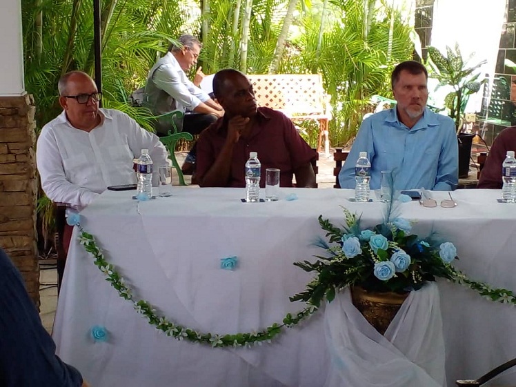 Oscar Luis Hung Penton (D), Presidente de la ANEC.