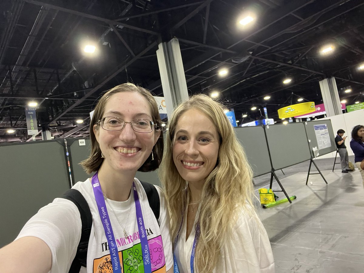 liv_laugh_lab's tweet image. meeting twitter friends irl!!! 🥹🧫🤩 @ntrlycompetent @KAMacGillivray #ASMicrobe