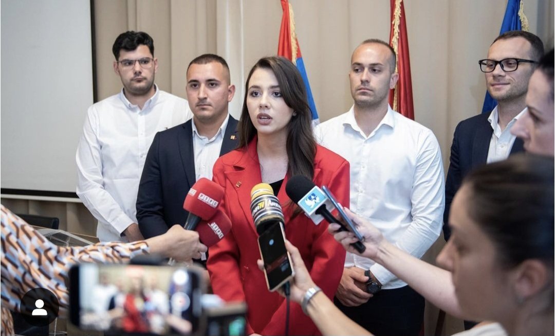 Jovanakrunicc's tweet photo. Nekad omladinac, a večeras gost. 😉 Čestitam gospođice Janjić. ❣️ https://t.co/UphhsF8W8A