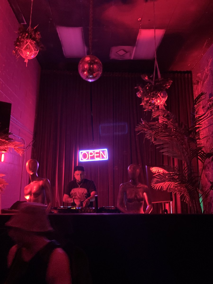 JamesTheNigga's tweet photo. Blind Tiger treated me right #House #UnzUnzMusic #LA #BlindTiger https://t.co/KSn9cVcVjC