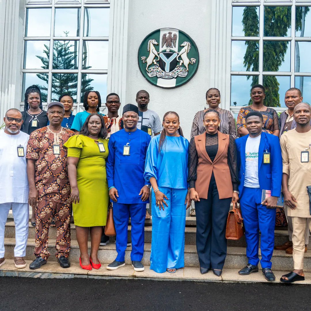 🚨Breaking News🚨: Delegation from Chukwuemeka Odumegwu Ojukwu University, led by Prof. Kingsley Nwozor, paid a courtesy visit to Mrs. Nonye Soludo, the First Lady of Anambra State, to discuss collaboration on innovation and healthy living initiatives.

During the meeting, Mrs.