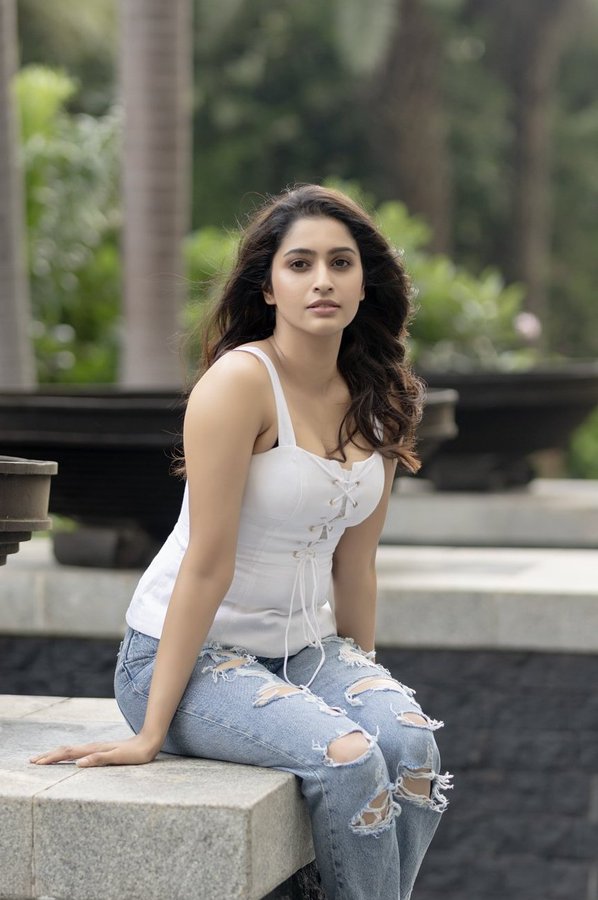 GQDA-TEXgAAhvxq?format=jpg&name=900x900