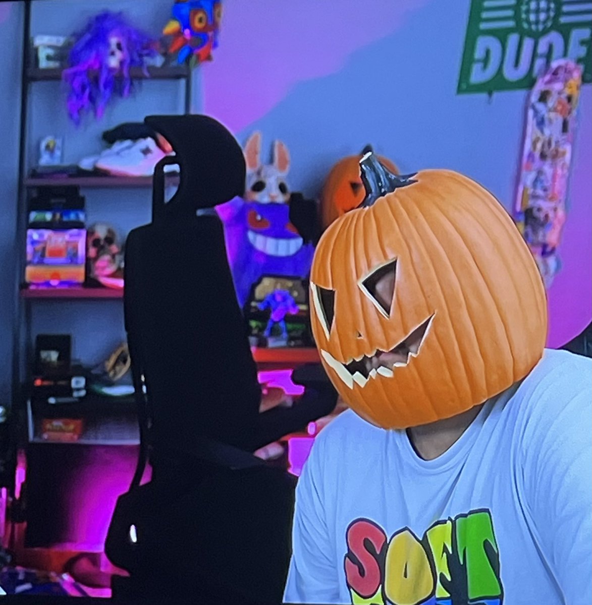 happiest of birthdays to my favorite
comfort streamer <a href="/Gregg_ttv/">Gregg</a> 🎃🫶🏼🥳 
hope this year brings endless 
dub-a-days &amp; exciting adventures
have the most amazing day Greggo! 

love always, Peachy 🍑🥰