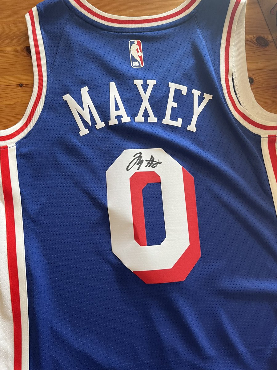 ln7___'s tweet image. Tyrese Maxey à Paris la team 🥰 @FR_Sixers @FR_76ers @TrashTalk_fr