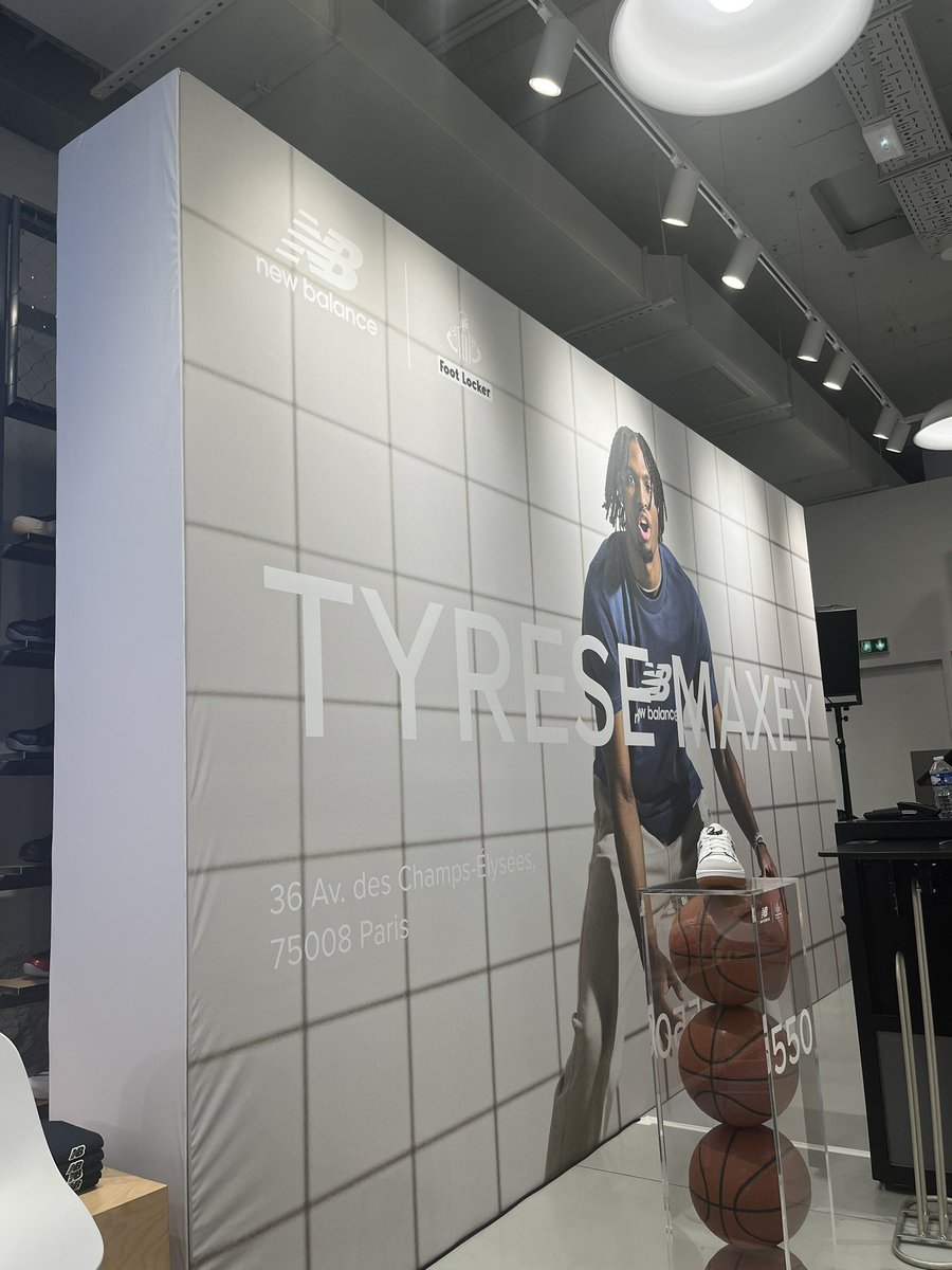 ln7___'s tweet image. Tyrese Maxey à Paris la team 🥰 @FR_Sixers @FR_76ers @TrashTalk_fr