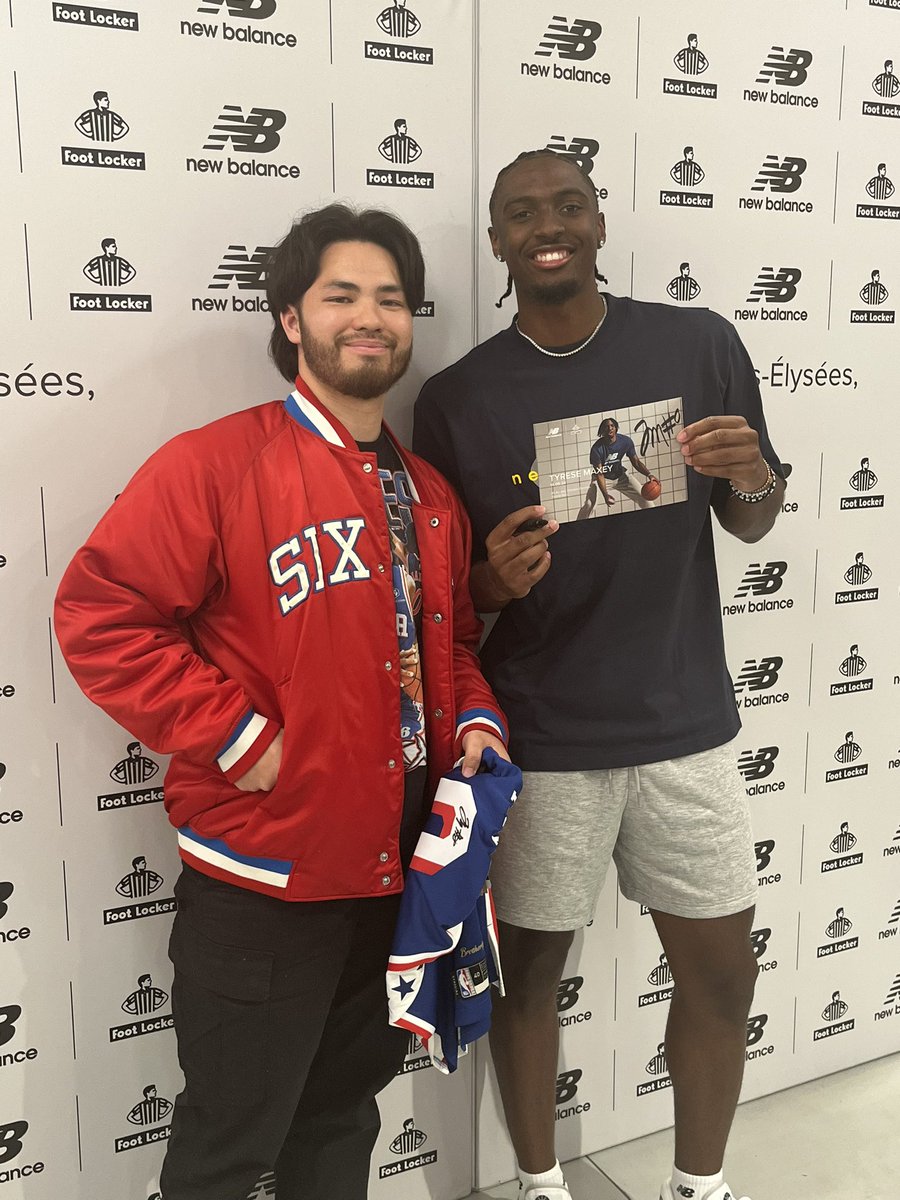ln7___'s tweet image. Tyrese Maxey à Paris la team 🥰 @FR_Sixers @FR_76ers @TrashTalk_fr