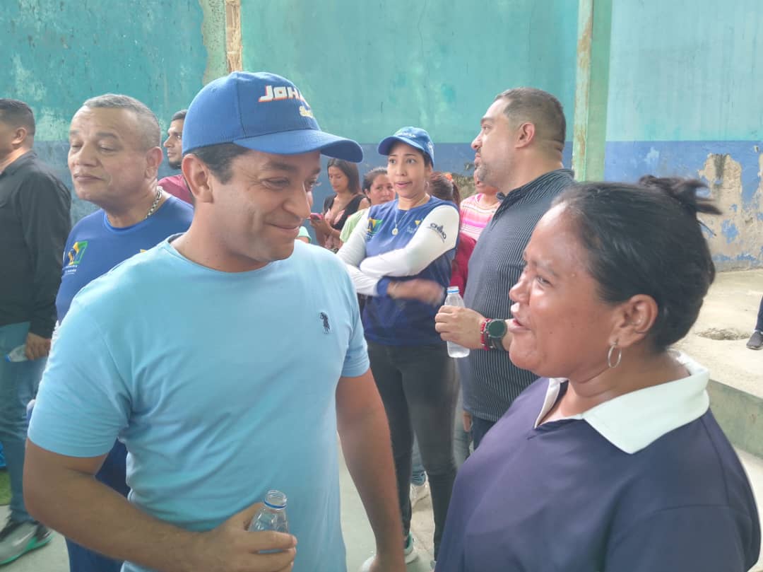 johanyanez85's tweet photo. Acompañamos al Gobernador @MorelRodriguezA en una nueva gira del #Progreso en el sector Guacuco #Arismendi y en Genovés #Mariño donde se recuperará la escuela Rómulo Gallegos, desde el #Clebne seguimos trabajando por todos los Neoespartanos!!
Arriba Nueva Esparta.. https://t.co/n8bqGnGmYa
