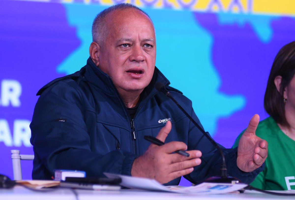 "Ningún 1x10 qué habíamos hecho antes se parece a este. Este 1x10 tiene una carga ética extraordinaria, si yo hago mi 1x10 lo primero que tengo que hacer es llamar, tiene que ser real y asegurar que vaya a votar por Nicolás", Diosdado Cabello.

<a href="/dcabellor/">Diosdado Cabello R</a>
#VenezuelaYSuGenteBella