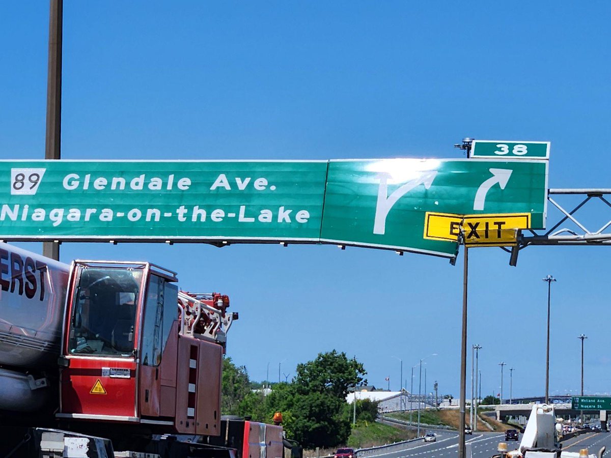 Full closure of #QEW northbound at Mountain Rd in Niagara Falls to remove overhead sign that was struck by a dump truck with the box up. Estimated closure of 3 hours. Driver returned to scene and will be charged. ^rt