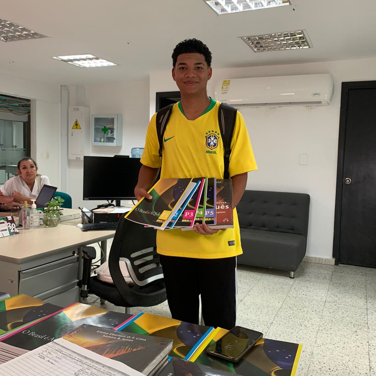 #AliadosSENA || Veinte aprendices del Centro de Comercio💚<a href="/SENAenBolivar/">SENA Bolívar Oficial</a>, de los programas Guianza Turística, Servicios Hoteleros y Organización de Eventos, se formarán en lengua y cultura portuguesa. Serán 375 horas de capacitación gracias a alianza entre <a href="/IBRACOCultura/">IBRACO Cultura</a> y #SENA.