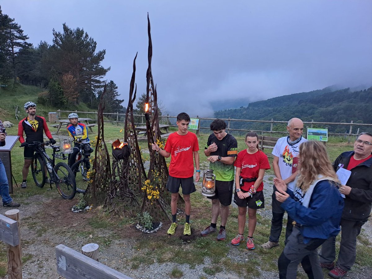 sfadfcat's tweet photo. @flamadelcanigo @adfcat @FEEC_cat @agentsruralscat Sempre trobareu les #adfcat al costat del país i del territori, treballant colze a colze per garantir la seguretat i la protecció del nostre entorn. Ens alegra sumar esforços amb @FEEC_cat, @agentsruralscat i la coordinadora de la flama @flamadelcanigo! 🌳💪 https://t.co/qBVcEoyano