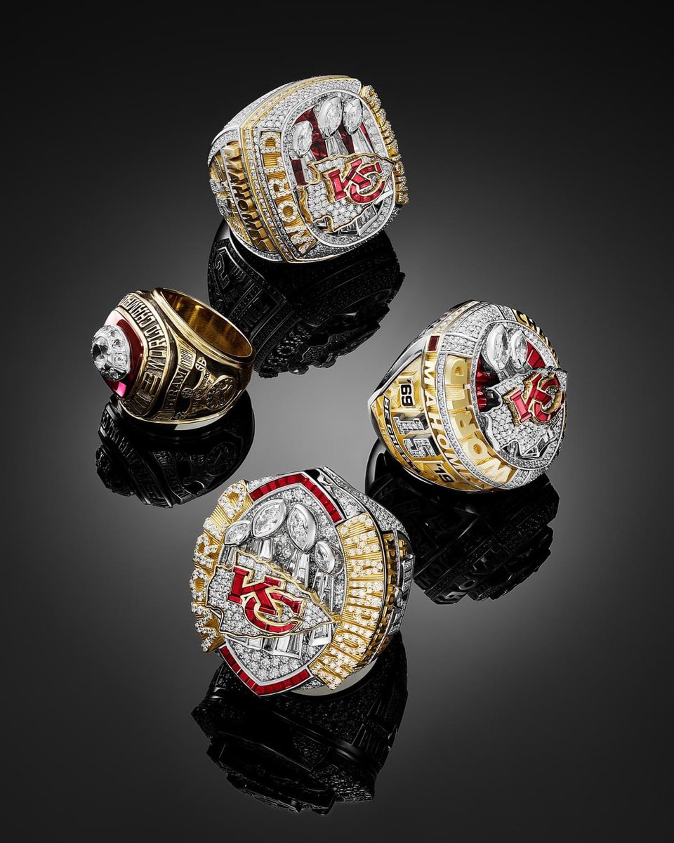 KrownCityKing's tweet photo. Is it weird that I greatly prefer the 1970 ring?
#FirstTeamProblems
#ChiefsKingdom https://t.co/PlE1b3EU0W