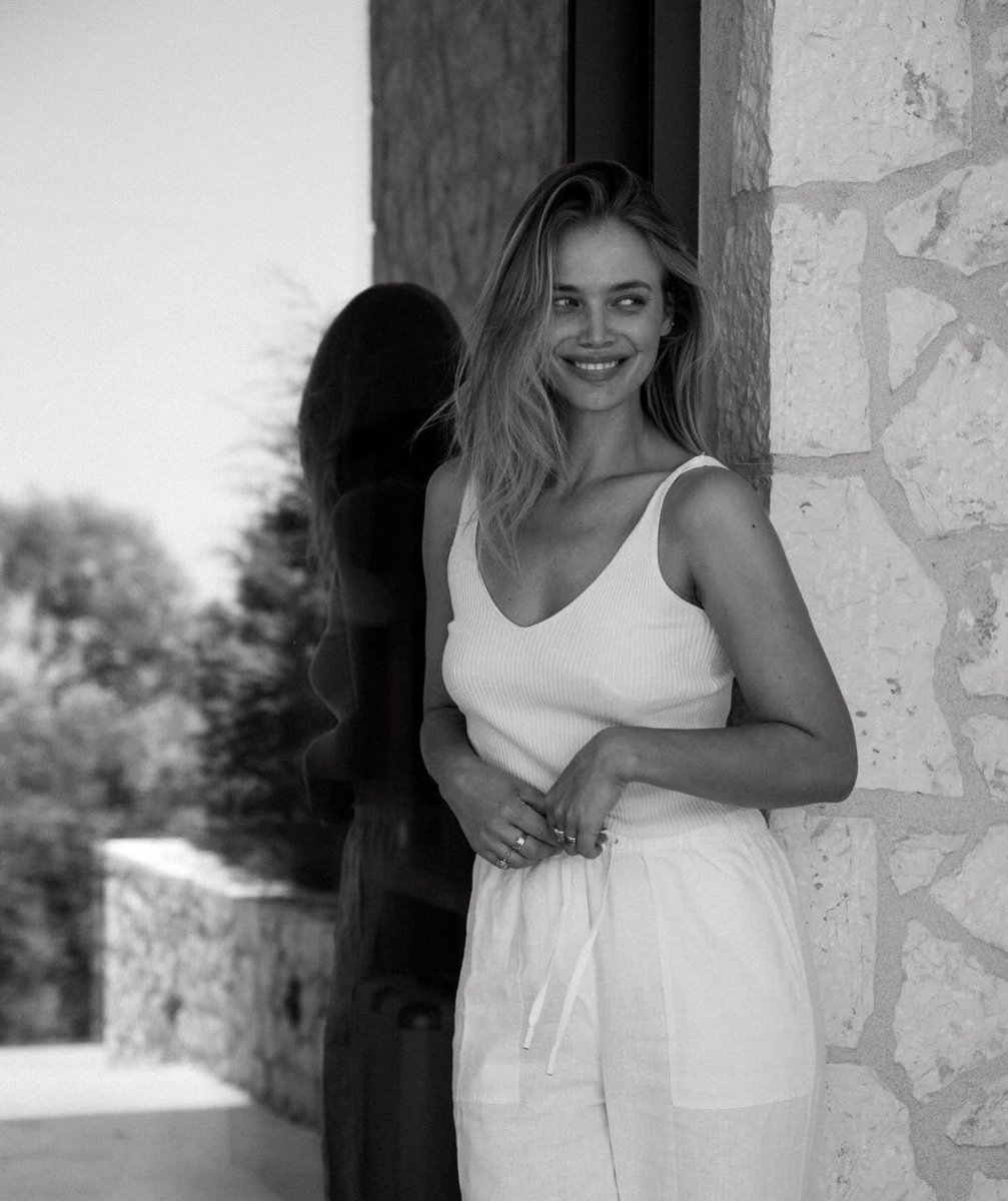 The smile you wear when you know it’s Friday.😃