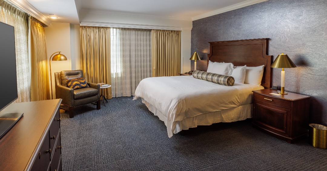 Golden and glowing. We're taking you on a tour of our room renovations with Kevin Shellinger, director of operations.

Click here for more information: go.nd.edu/MorrisInnRefre…