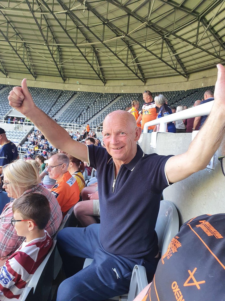 KeelyLeeds's tweet photo. Just to let any spectators that sit/ sat in the South East corner at Elland Road (cheese wedge) who knew the the stand supervisor Eric, he has sadly passed away this morning 😢 Our stewarding team won’t be the same without him 💔 xx @LUFC @EllandRoad #gonebutnotforgotten #lufc https://t.co/wxbRbMZSzz