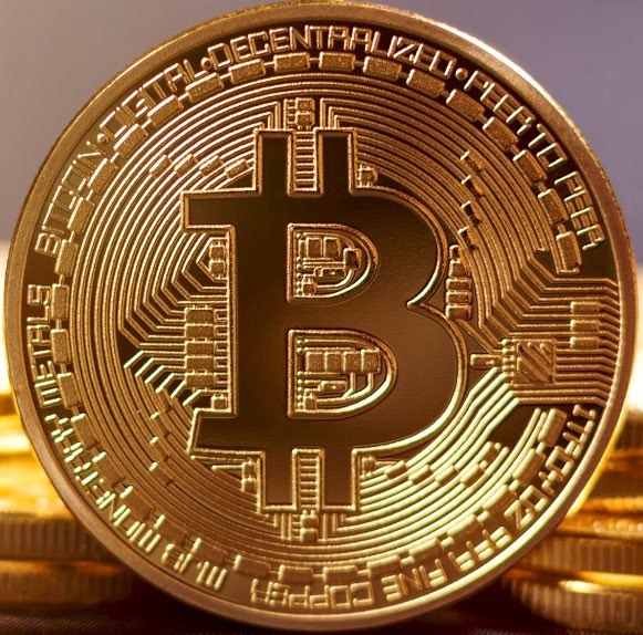 BitcoinArchive's tweet photo. BREAKING: Deutsche Telekom/T-mobile to start mining #Bitcoin 

They are already running a Bitcoin node! 

🫡 @JoeNakamoto https://t.co/8iseaz8lEp