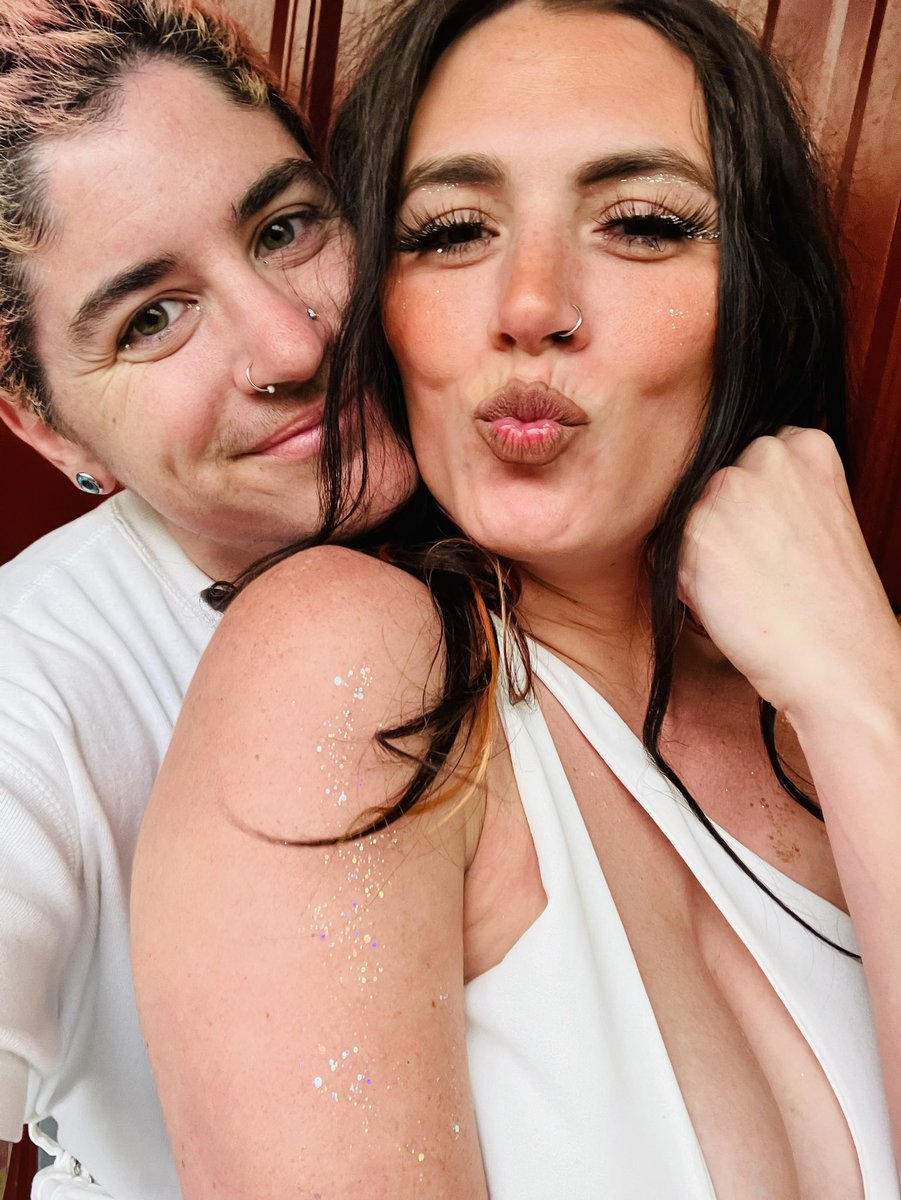 Photo tax for the Twitter feed 🥰