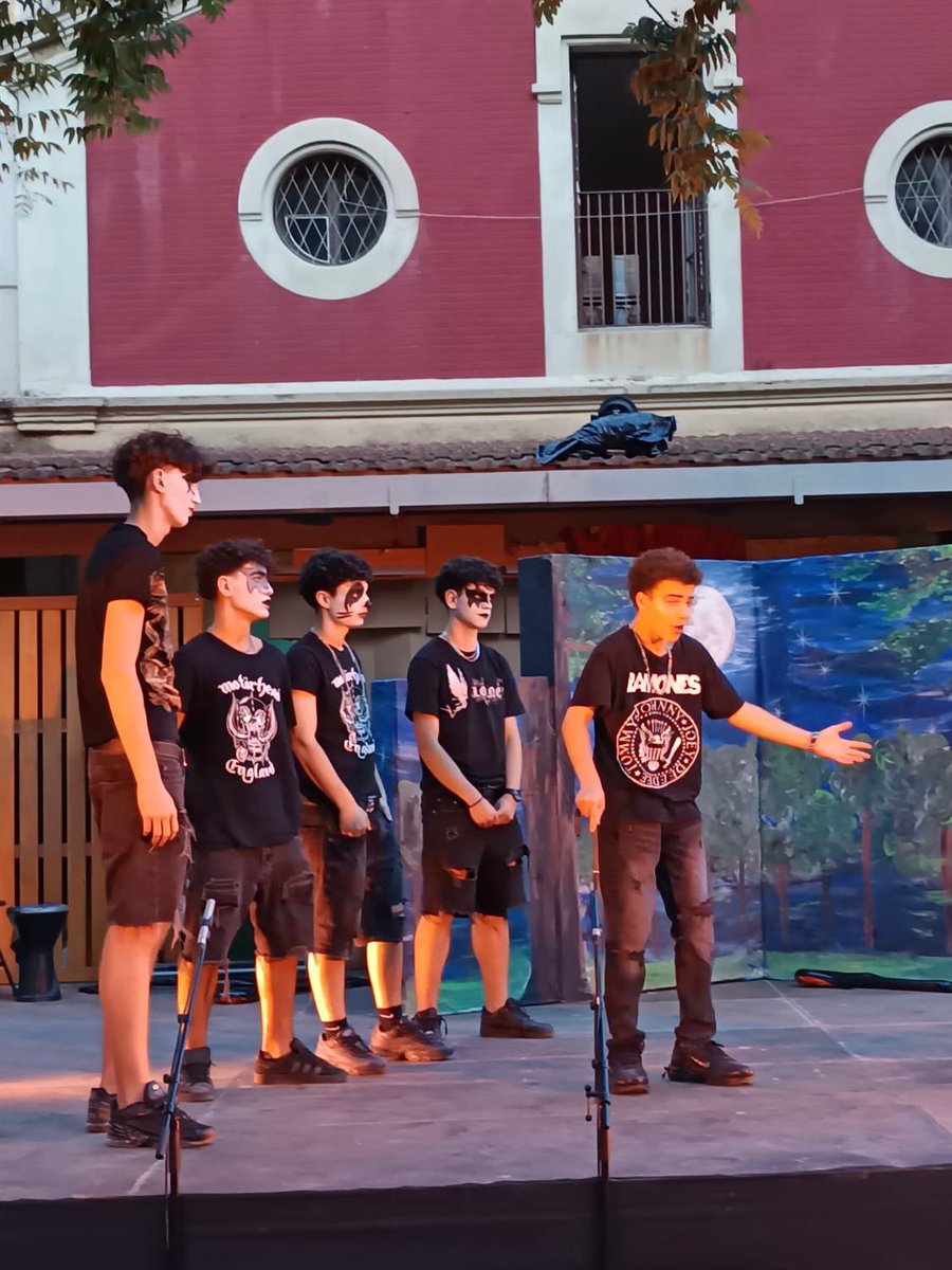 Escola Santa Anna tweet media