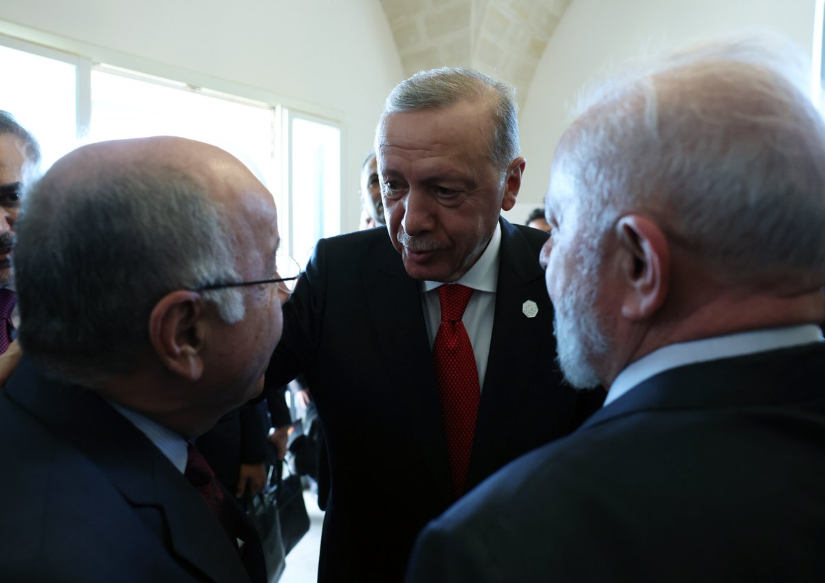 RahmiUzgan's tweet photo. G7 Liderler Zirvesi'ne katılmak üzere İtalya'nın Brindisi şehrine gelen Cumhurbaşkanımız Recep Tayyip Erdoğan, zirveye katılan liderlerle ayaküstü sohbet etti. https://t.co/Hm5aSB6hfo