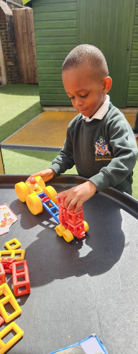 Our Nursery children enjoyed their topic on ‘Transport’ this week. Some of them turned into Engineers! 🚗 🚌 🚆