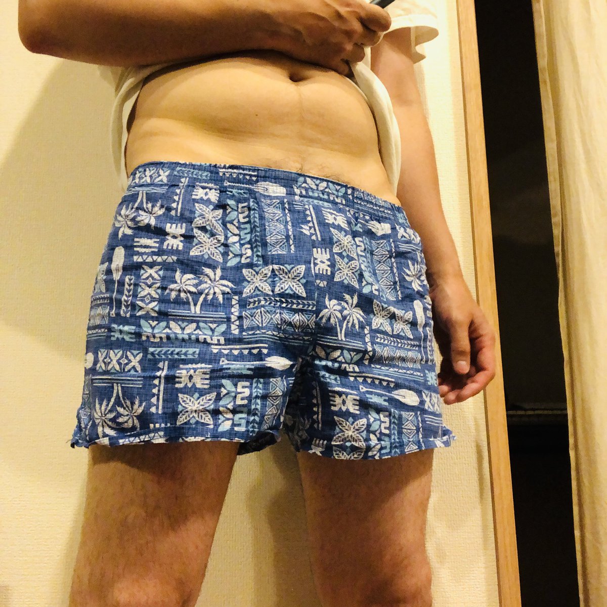 3104_110's tweet photo. 久しぶりですが。夏っぽい柄はあれど、夏にふさわしい体はないのでを手に入れたい今日のパンツはこちらです。 https://t.co/D2Vez5213I
