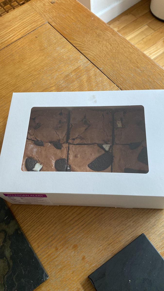 My thoughtful neighbour turned up unannounced with a box of her incredible brownies. She thought I could do with a treat, having witnessed me trying to cajole my often tantruming children out of the house, smothered in chicken pox - the power of observation + thoughtfulness 🙏🏻
