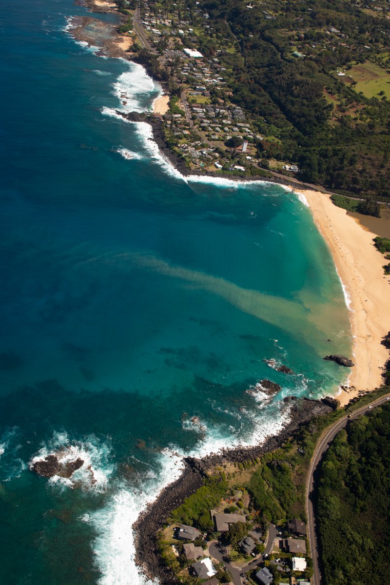 Happy Aloha Friday! Hoping everyone has beautiful blue oceans and white sandy beaches in their weekend plans.

#luckywelivehawaii #hawaii #alohafriday