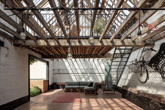 archivo_dise's tweet photo. Miel &amp; Eline House

Renovación de una casa en Gante, Bélgica, diseñado por atelier vens vanbelle.

Conocida como la casa de Irene, era el punto de encuentro para los granjeros en los años 50 el edificio contaba con un establo y un pub. https://t.co/mCZvaWVsbU