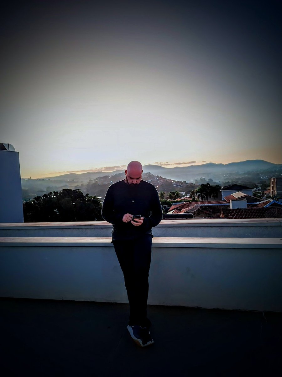 tonny_adm's tweet photo. Vamos falar de eventos que mudam as rotas das nossas vidas? Por várias vezes me peguei pensando sobre dar uma virada na minha vida, sobre mudar algumas coisas que já era necessário para poder alcançar outras que ainda não havia acessado. Os meios pareciam que nunca eram os certos https://t.co/pJCb226egN