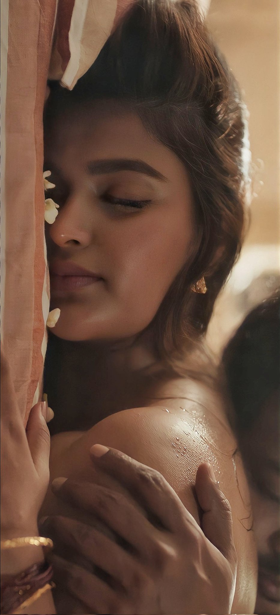 GQDIV0hbEAM6ahC?format=jpg&name=large